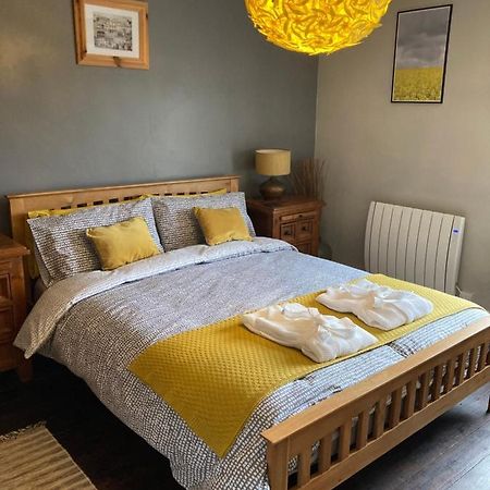 Top Floor At Cantref House Brecon Bagian luar foto
