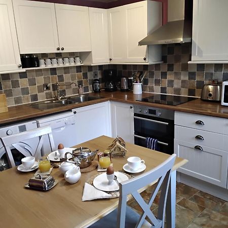 Top Floor At Cantref House Brecon Bagian luar foto