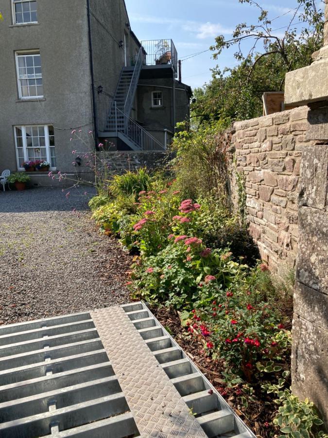 Top Floor At Cantref House Brecon Bagian luar foto