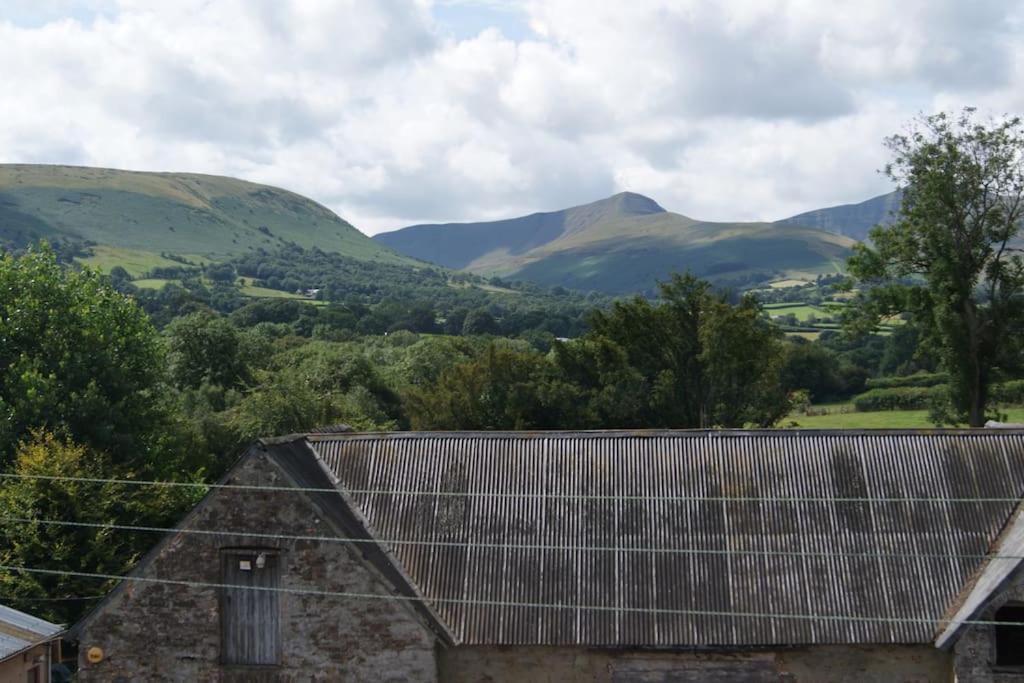 Top Floor At Cantref House Brecon Bagian luar foto