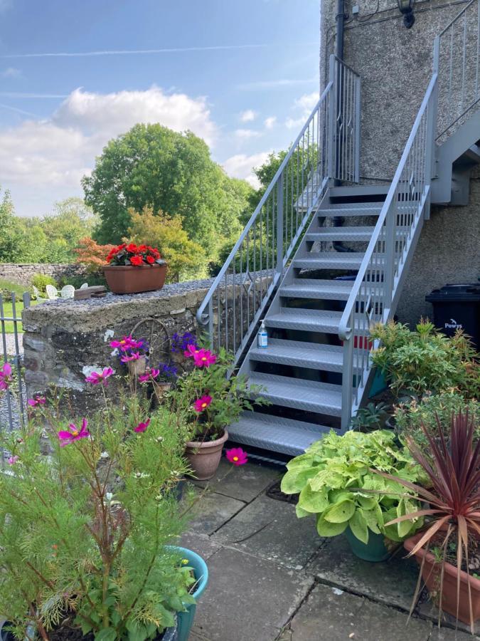 Top Floor At Cantref House Brecon Bagian luar foto
