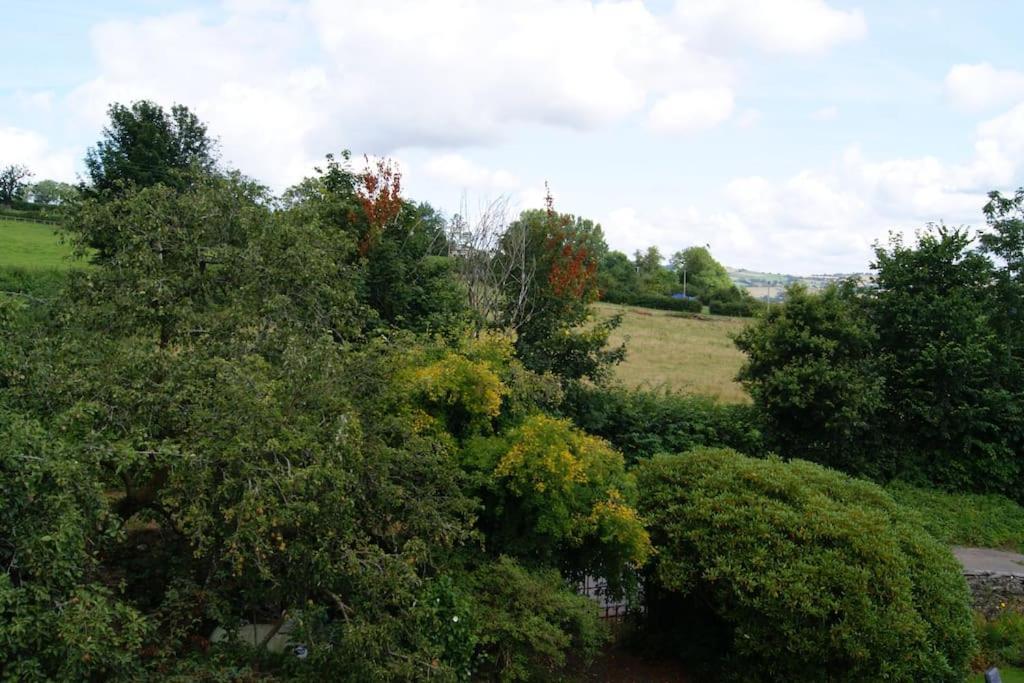 Top Floor At Cantref House Brecon Bagian luar foto