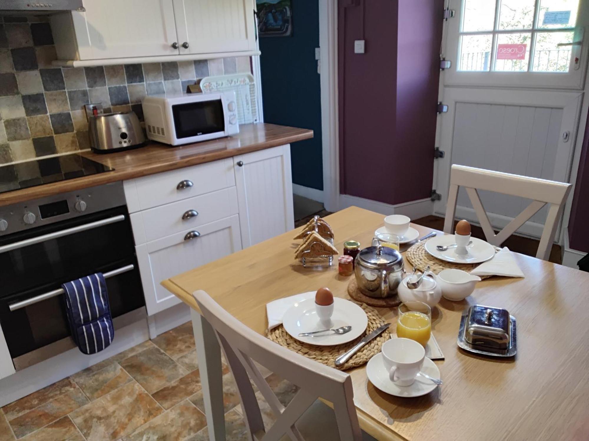 Top Floor At Cantref House Brecon Bagian luar foto